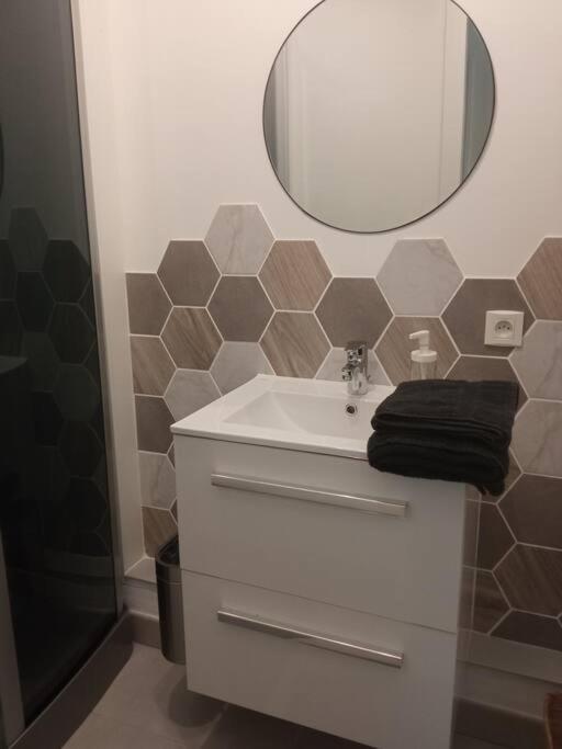 A 50 M De La Plage, Appartement De 35 M2 : Les Pieds Sales Brehal Exterior photo
